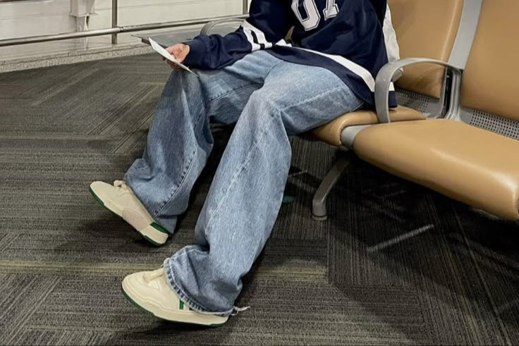 Man wearing blue jeans