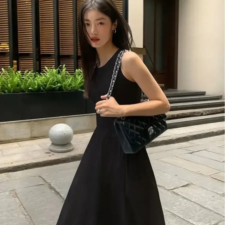 Black Sleeveless Midi Dress