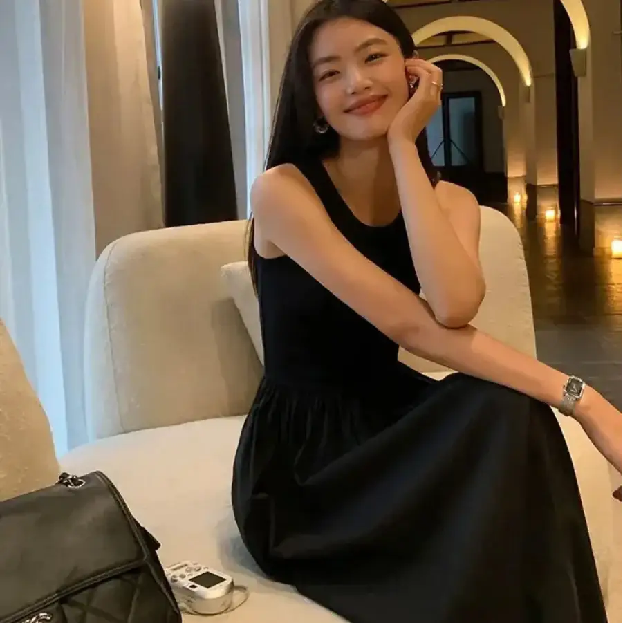 Black Sleeveless Midi Dress