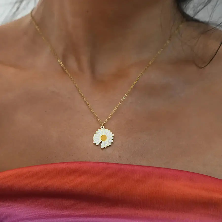 Daisy Flower Necklace Gold