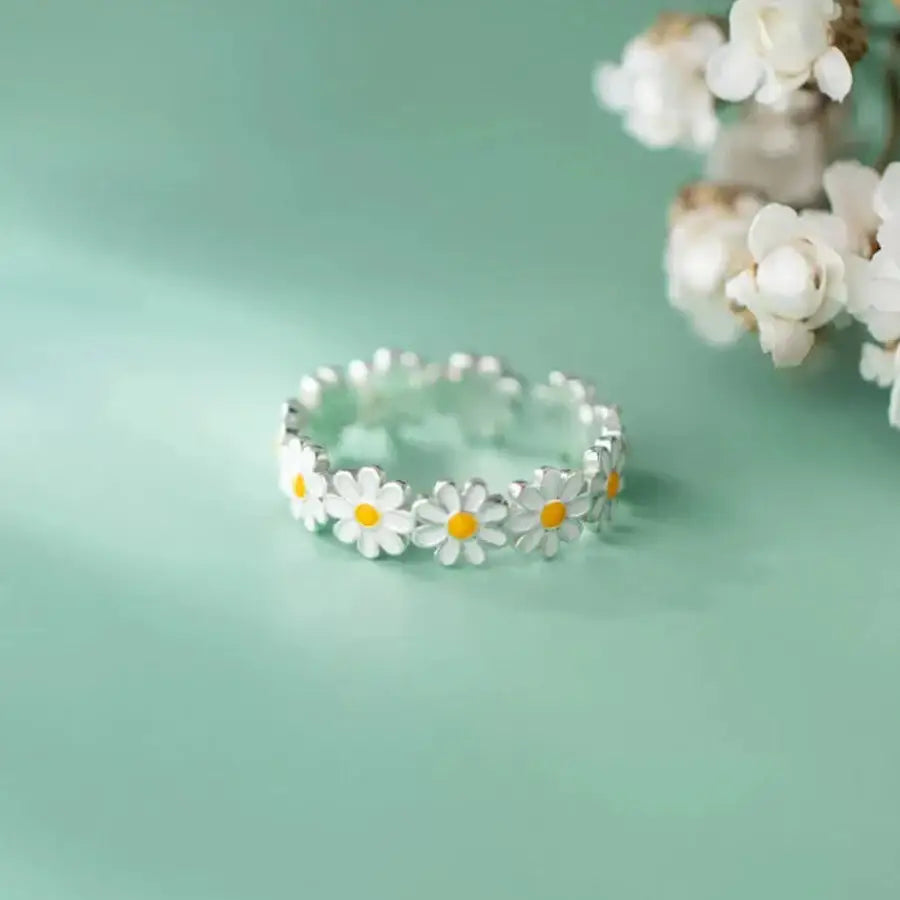 Daisy Flower Ring White