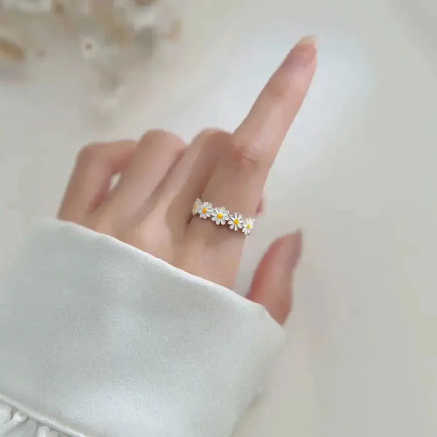 Daisy Flower Ring White
