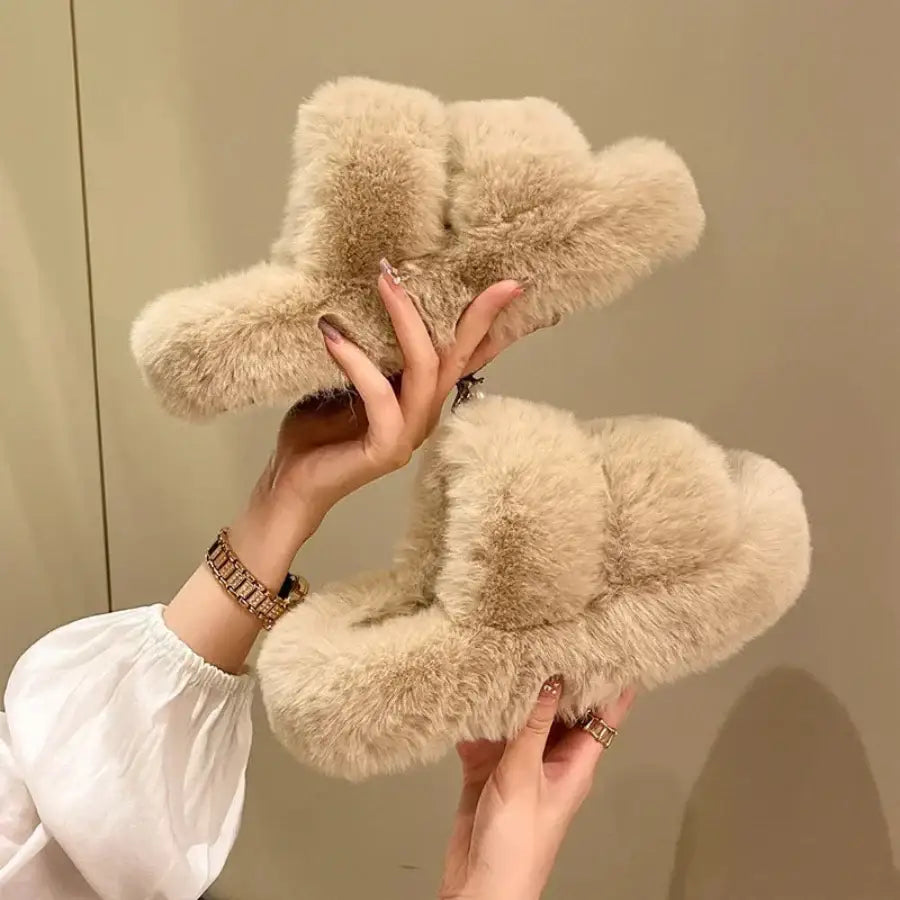 Fluffy Slippers Beige / 5.5