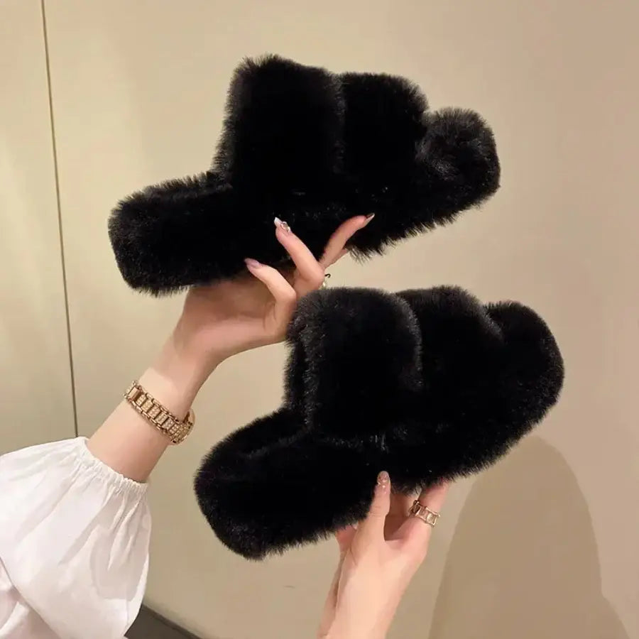 Fluffy Slippers Black / 5.5