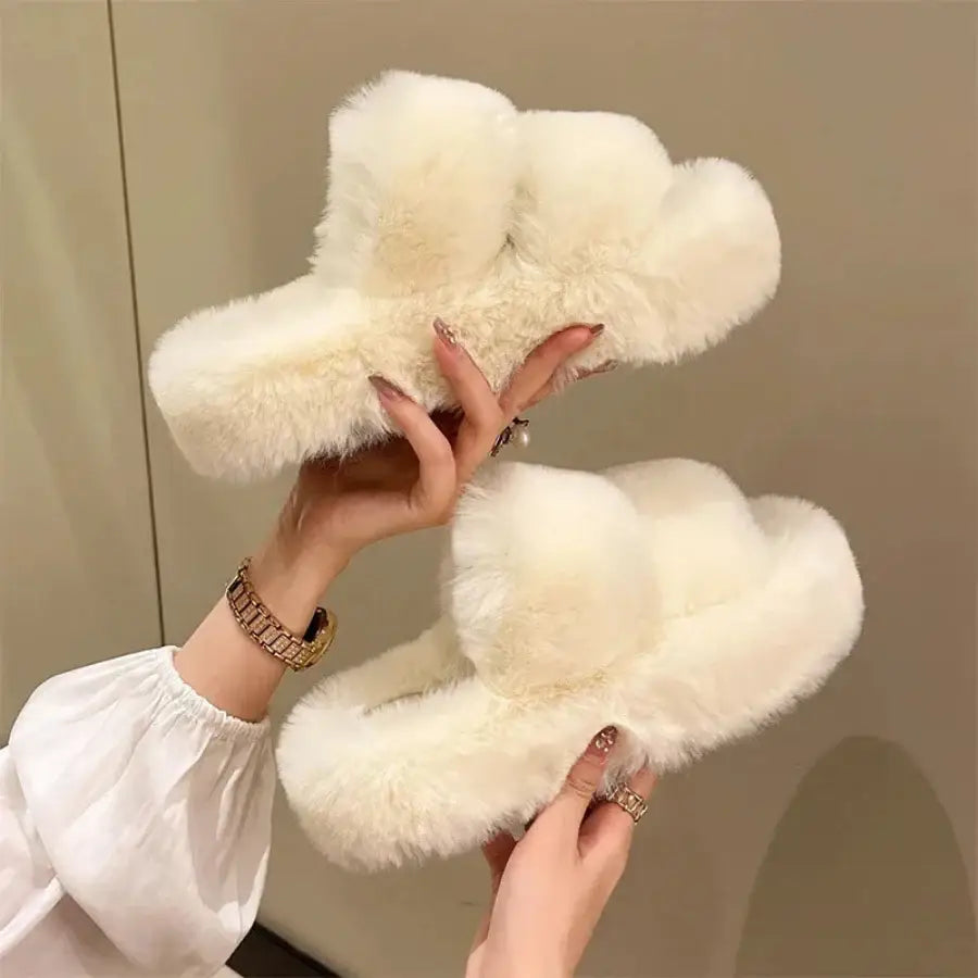 Fluffy Slippers White / 5.5