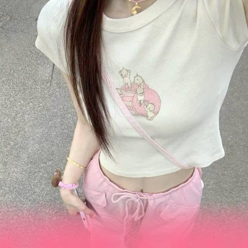 woman wearing short sleeve kawaii shirt