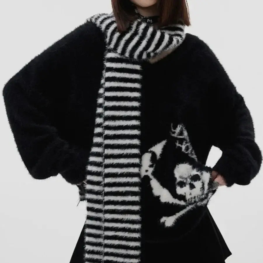 Skull And Crossbones Sweater - S
