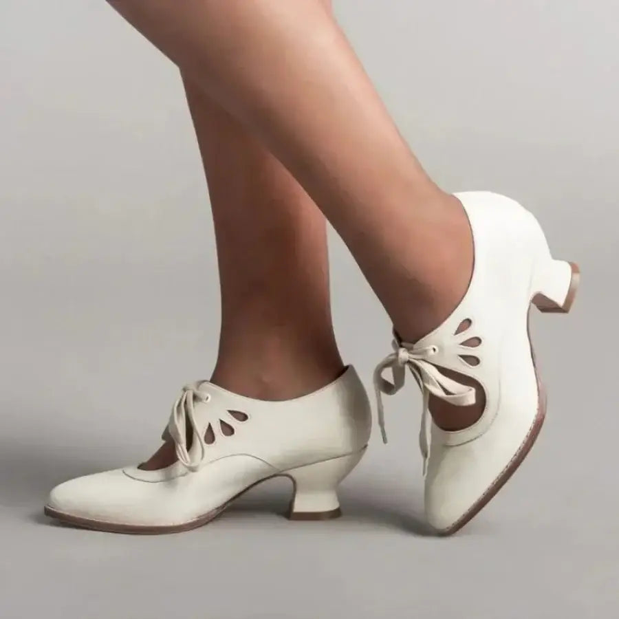Vintage Style Low Heel Shoes - White / 5.5