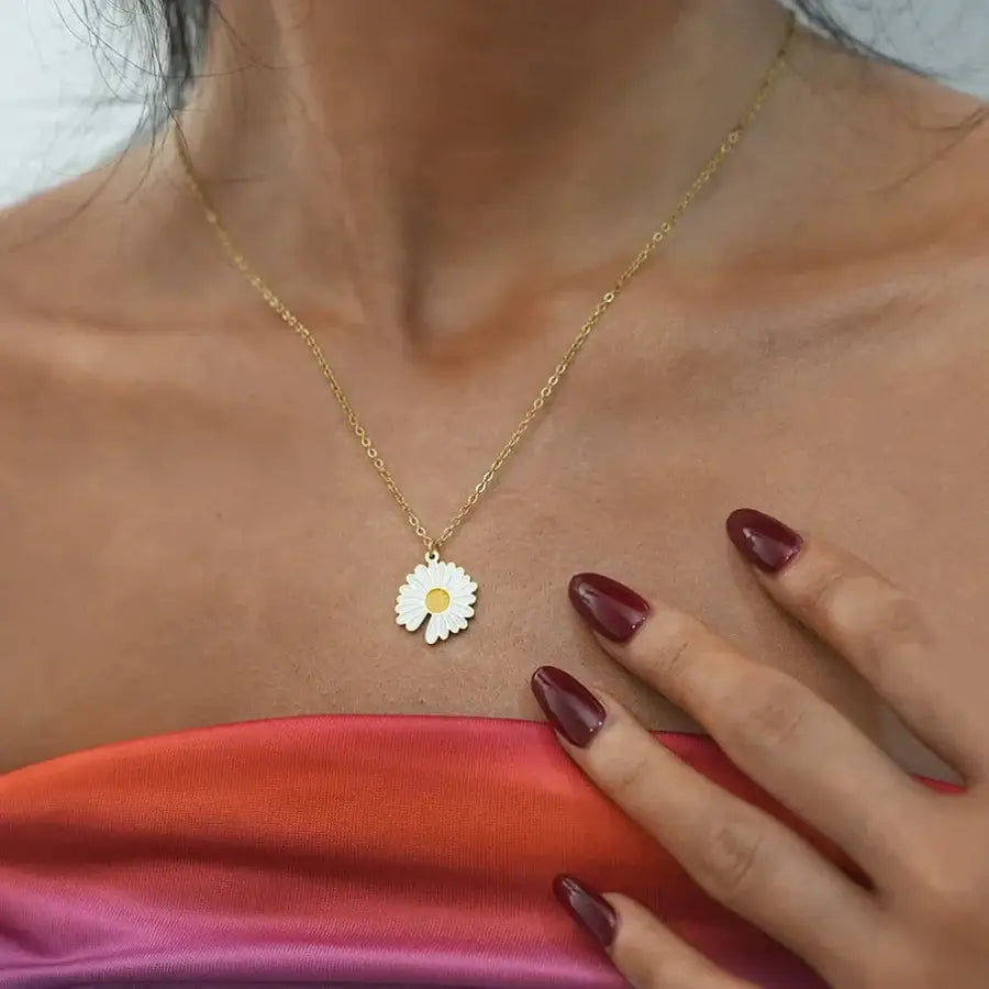 Daisy Flower Necklace Gold