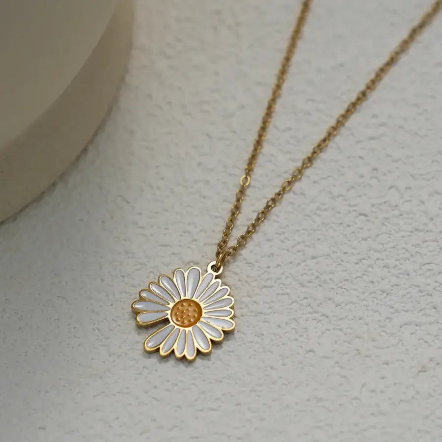 Daisy Flower Necklace Gold