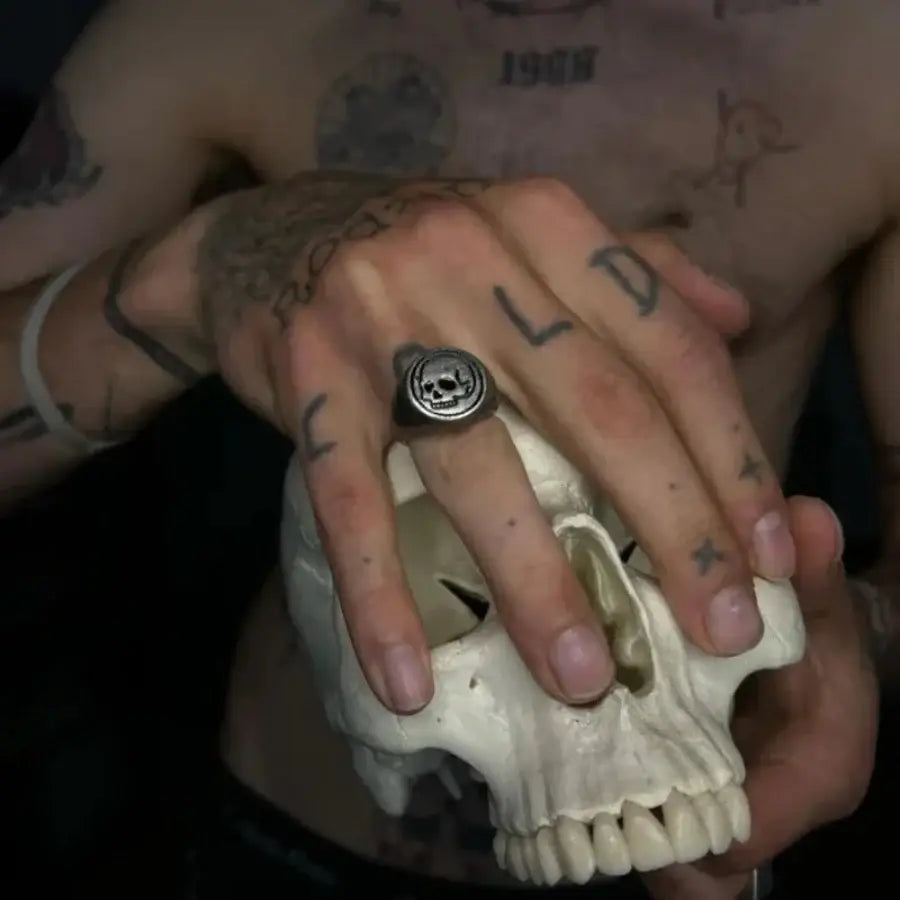 Memento Mori Skull Ring Silver / 8