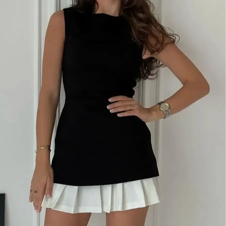 Sleeveless Pleated Mini Dress - Black / S