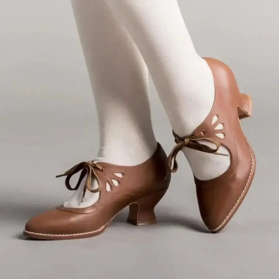 Vintage Style Low Heel Shoes - Brown / 5.5